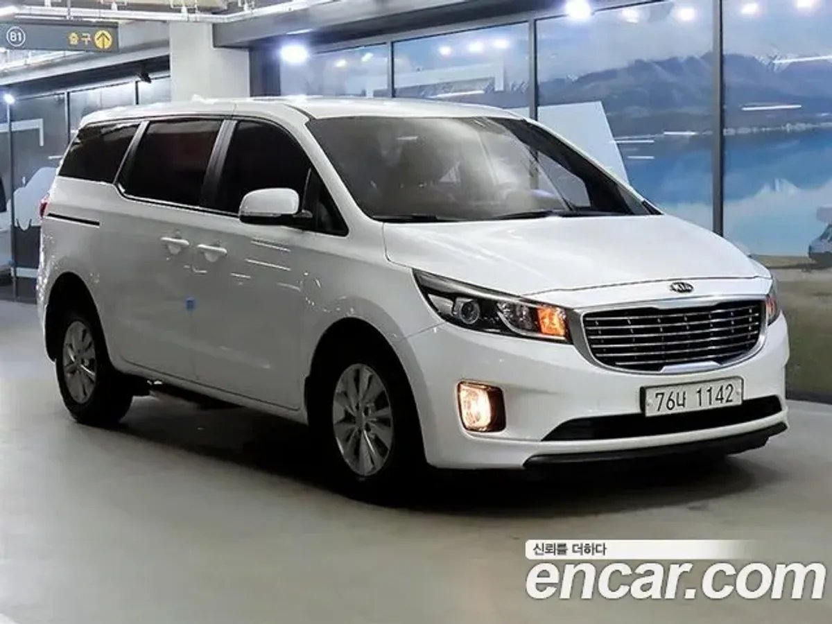 KIA Canival — تك توب