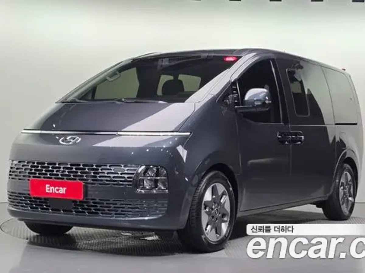 Hyundai Staria — تك توب