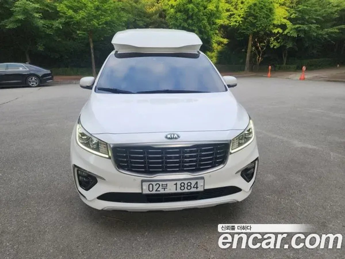 KIA Canival — تك توب